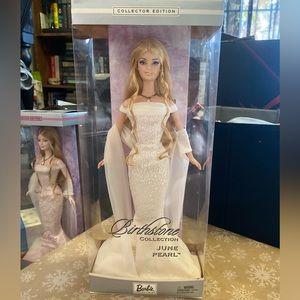 2002 Birthstone Collection Barbie June/Pearl *never removed from box